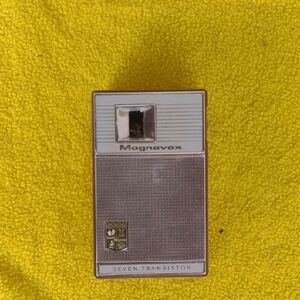 1956Magnavox Silver TransistorAM Radio